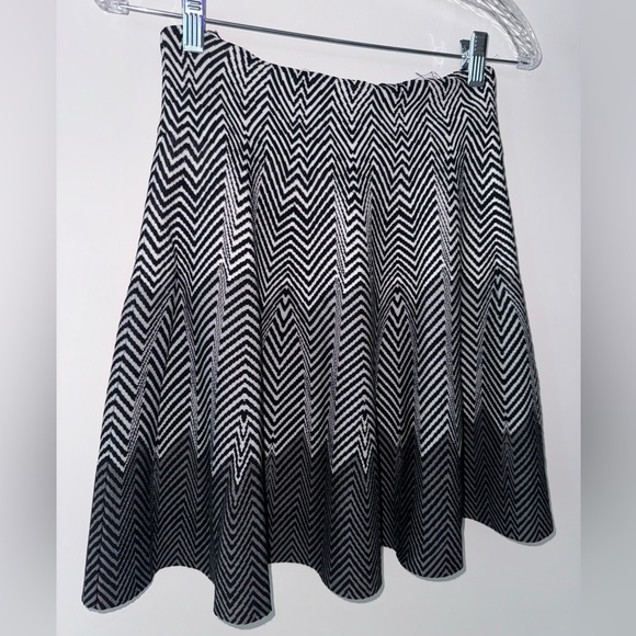Opening Ceremony Herringbone Knit Mini Skirt Gray Black Size Small - Picture 4 of 8